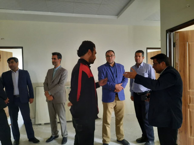 بازدید سرپرست معاونت بهداشتی به اتفاق معاون اجرایی مرکز بهداشت استان مرکزی از ساختمان در حال ساخت شبکه بهداشت شهرستان شازند