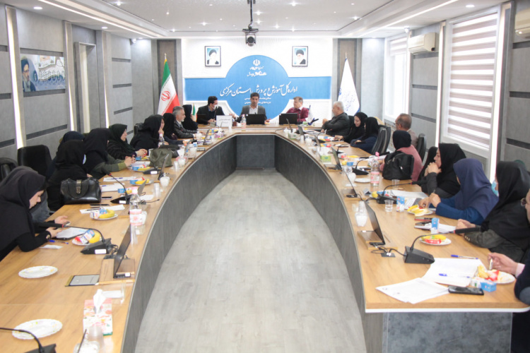 برگزاری کمیته استانی سلامت مدارس با محوریت ارتقاء سلامت دانش‌آموزان در استان مرکزی