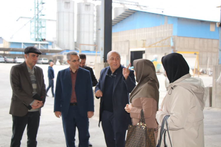 بازدید مدیرکل دفتر بهبود تغذیه وزارت بهداشت از کارخانه آرد سبوس گل آذین آشتیان